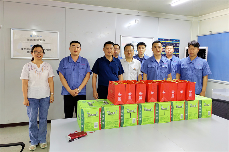 炎炎夏日送清涼 點(diǎn)滴關(guān)懷沁人心